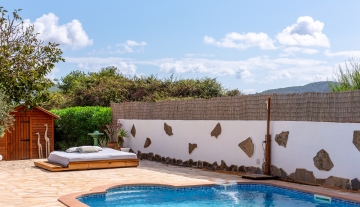 Resa Estates vastgoed te koop Ibiza Geraldine finca san lorenzo noorden pool .jpg